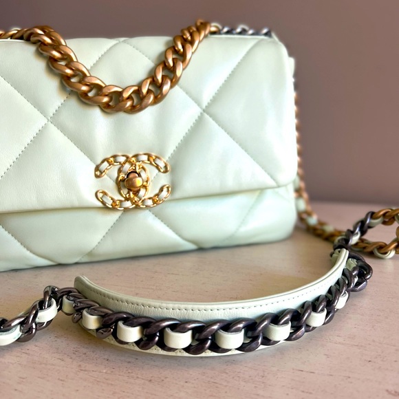 Chanel 19 season 22C brand new                    💚All inclusions ! - Picture 2 of 16